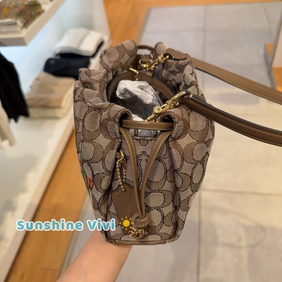 NWT COACH Faye Shoulder Bag Signature Jacquard With Floral Embroidery cdz02 - Picture 4 of 10